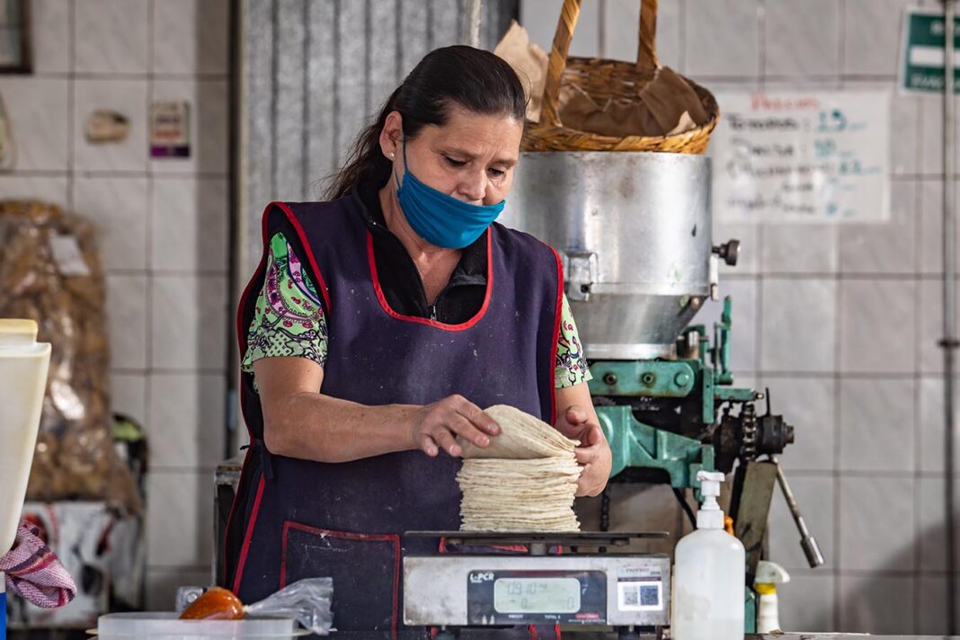 Empleados de tortillerías podrán certificarse / Por Alicia Valverde
